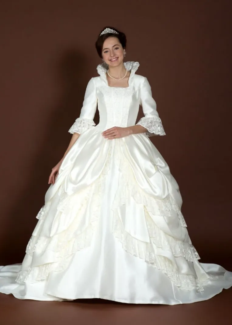 ---Abito da Sposa Invernale con colletto rialzato maniche tre quarti e dettagli in pizzo--