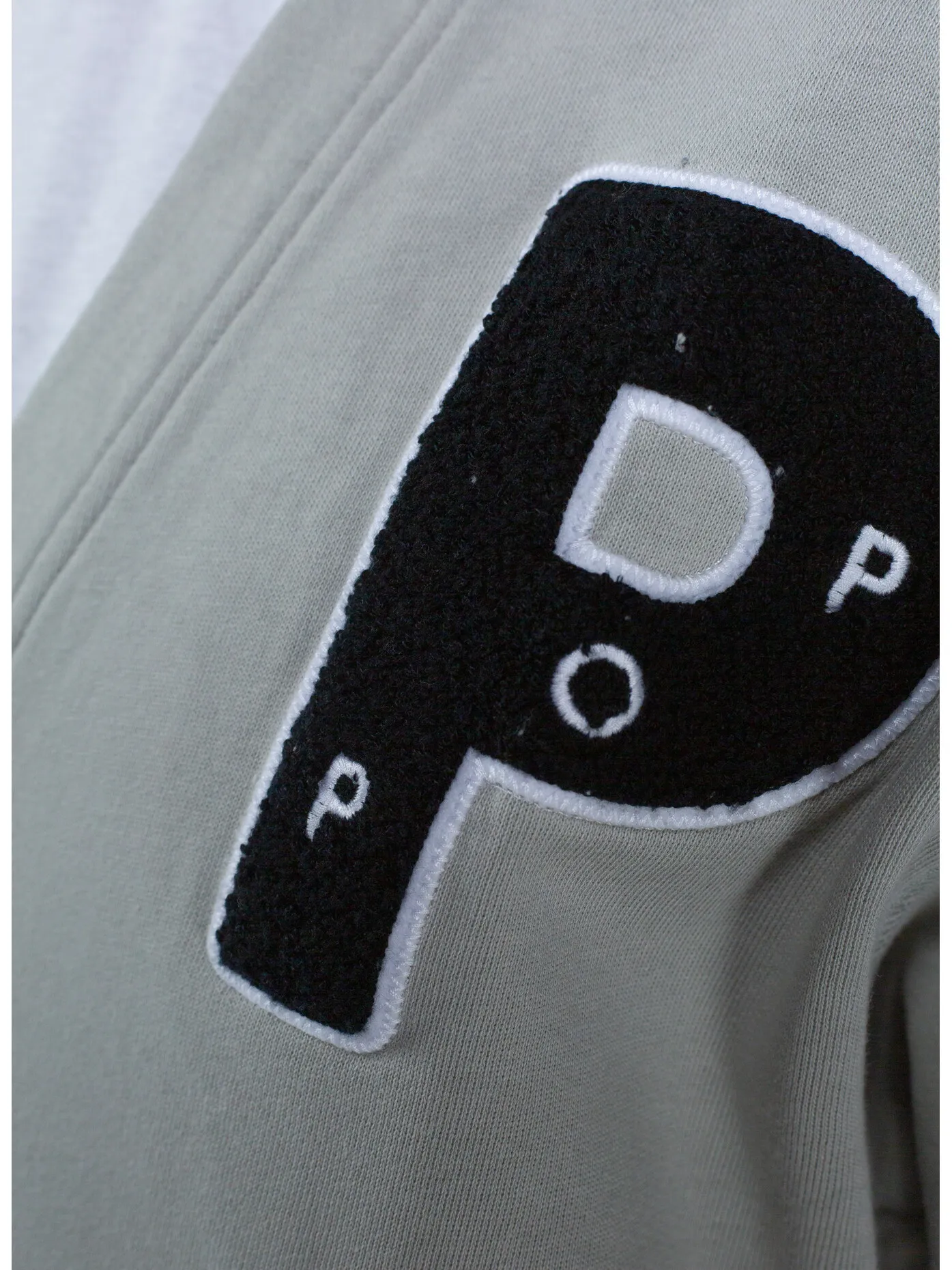     -POP TRADING COMPANY    -CARDIGAN BIG P SWEAT-