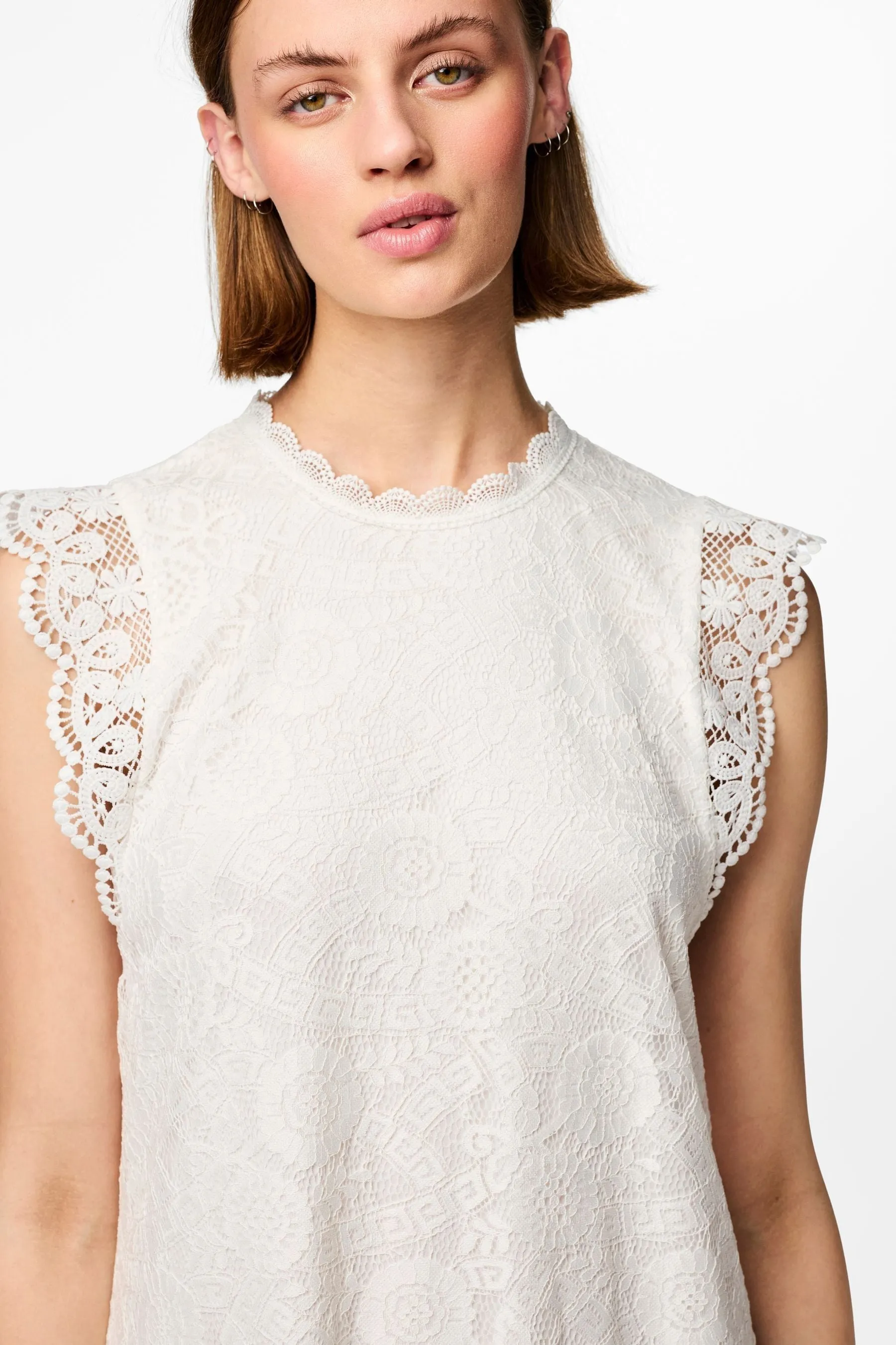 abito PIECES Pizzo con dettaglio