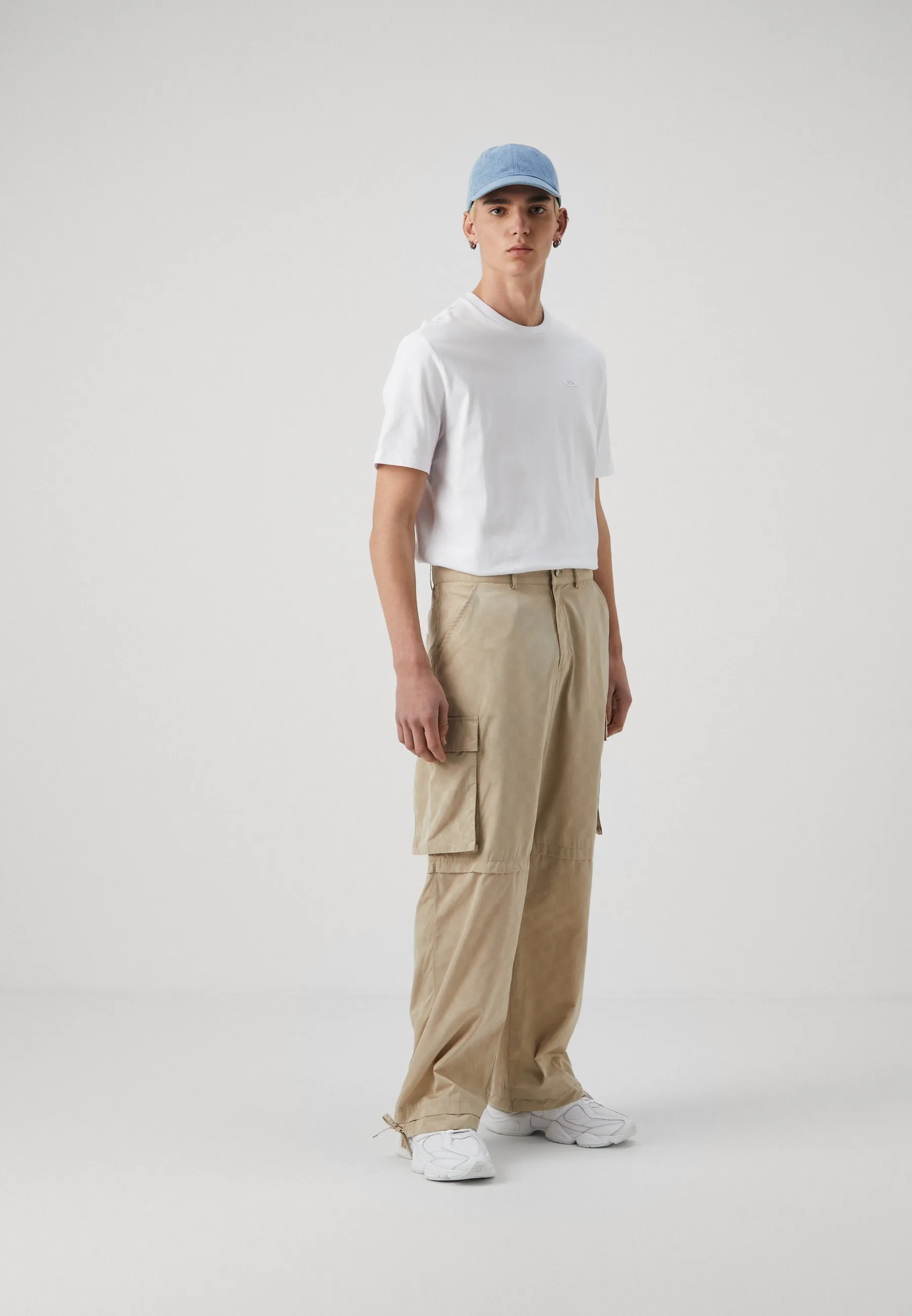 AETHER MONOGRAM PARACHUTE PANTS UNISEX - Pantaloni cargo