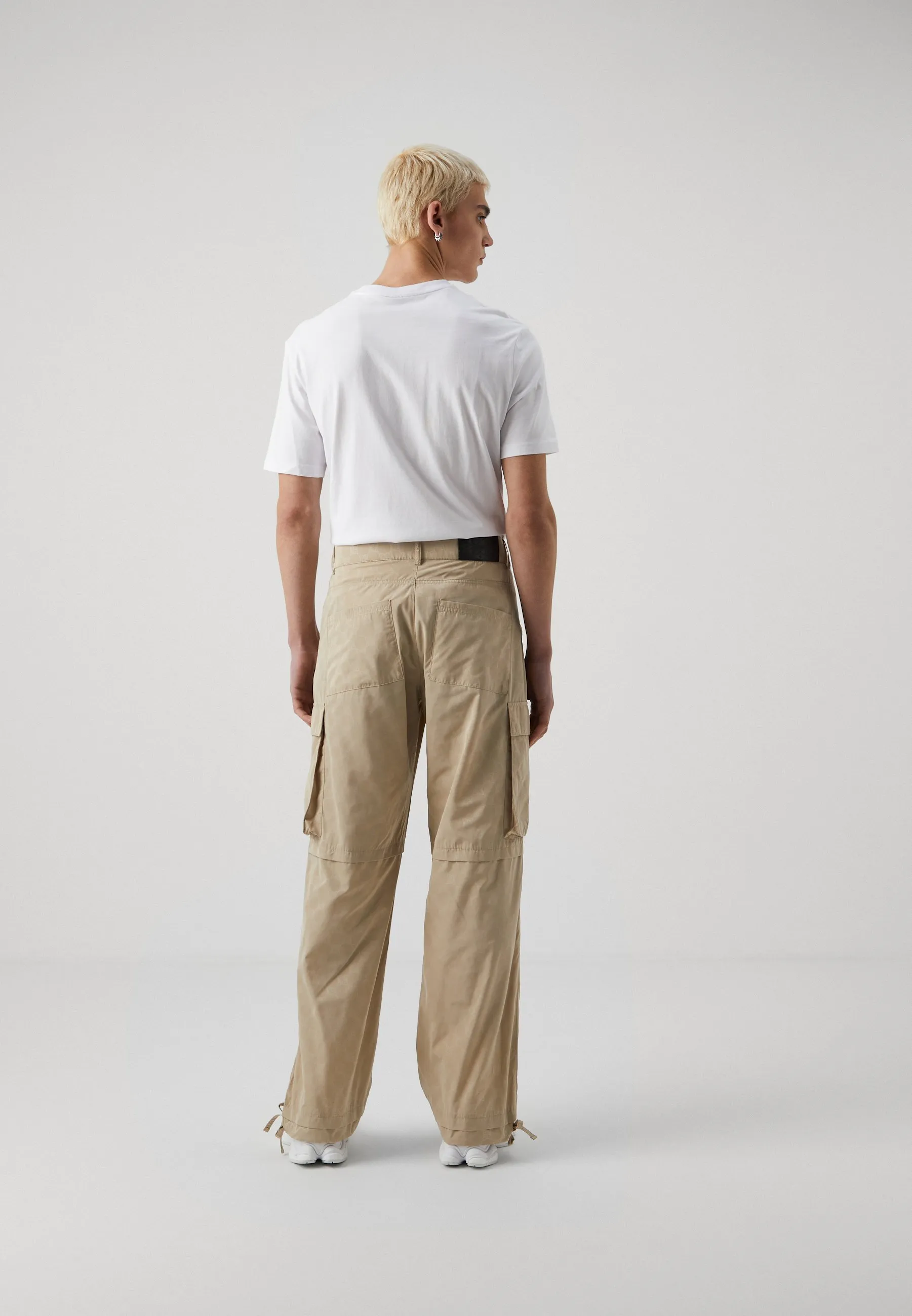 AETHER MONOGRAM PARACHUTE PANTS UNISEX - Pantaloni cargo