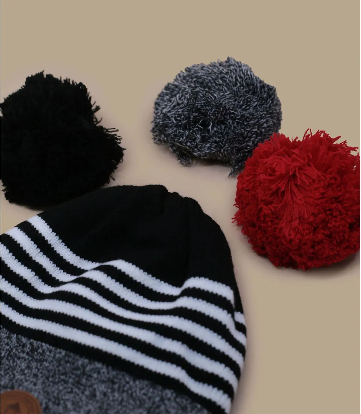  Berretto con pompon grigio Singapour Sling grey     