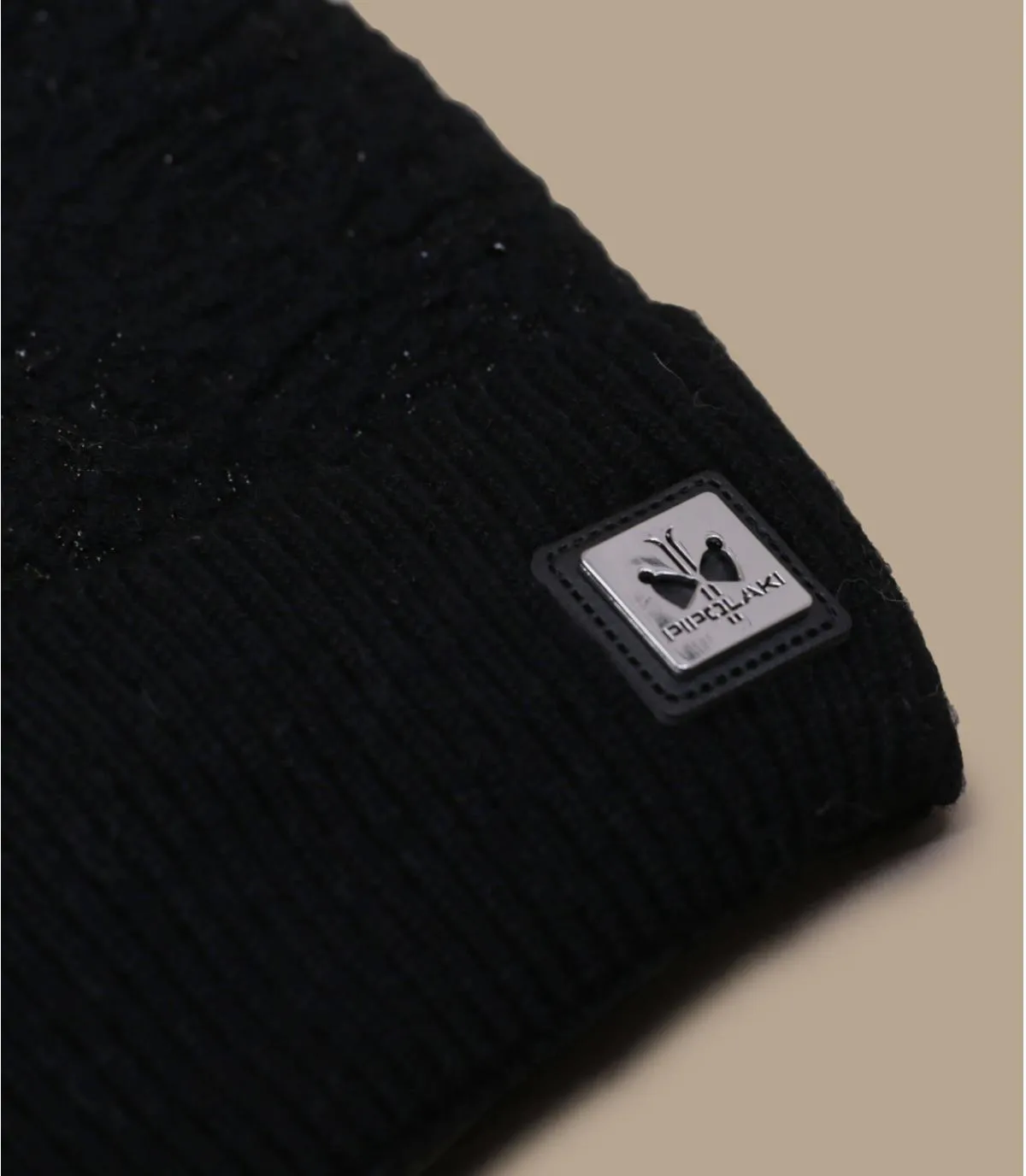 Berretto con pompon nero da donna  Ipoma black     