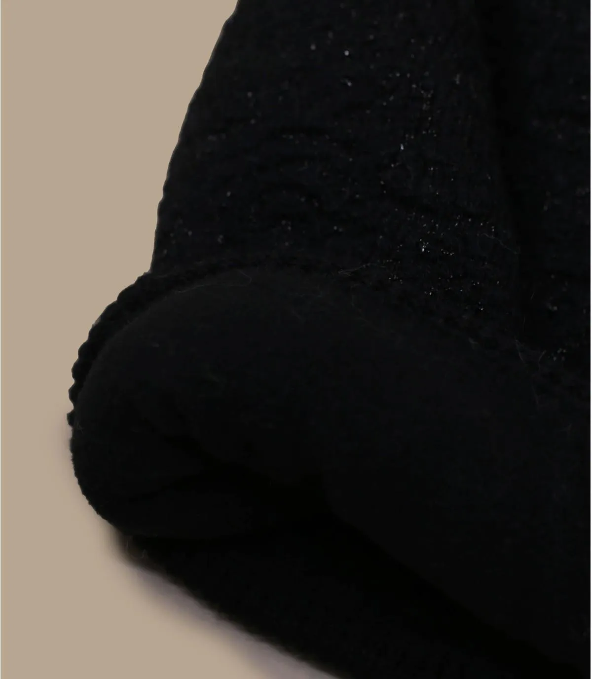 Berretto con pompon nero da donna  Ipoma black     