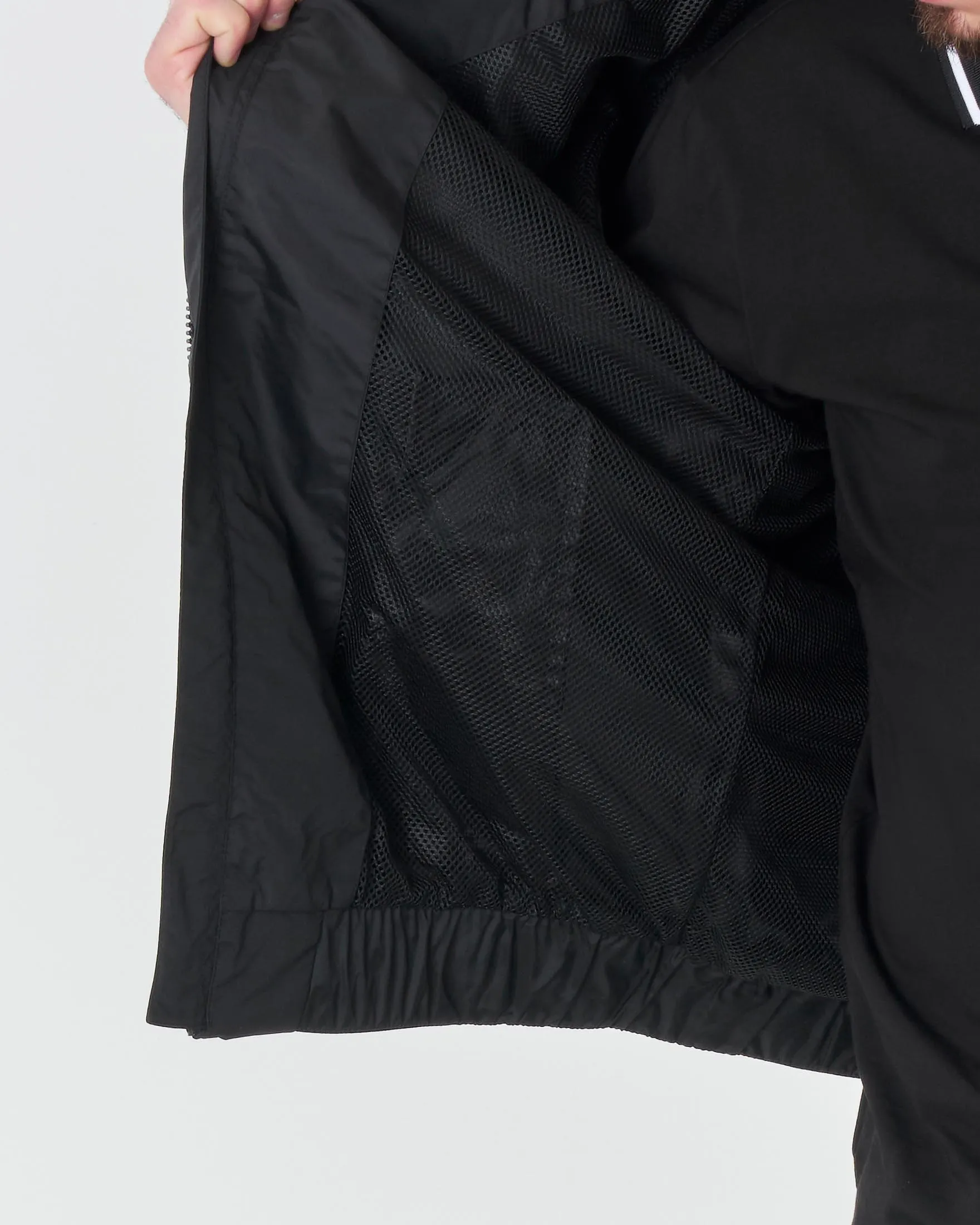 Bomber nero in nylon con bordino in contrasto e logo stampato sulla manica