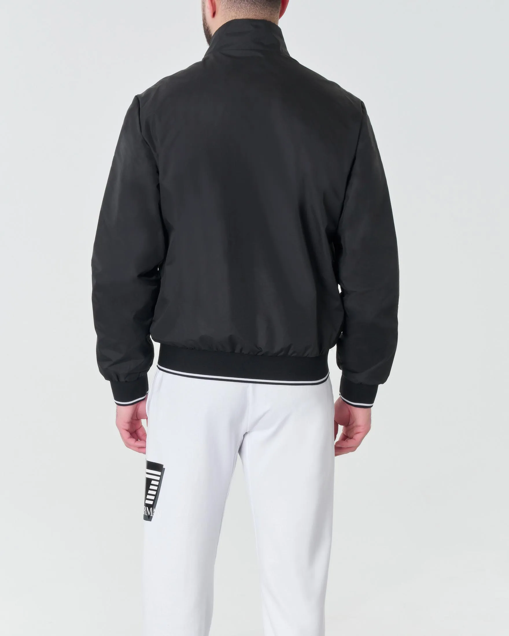 Bomber nero in nylon con bordino in contrasto e logo stampato sulla manica