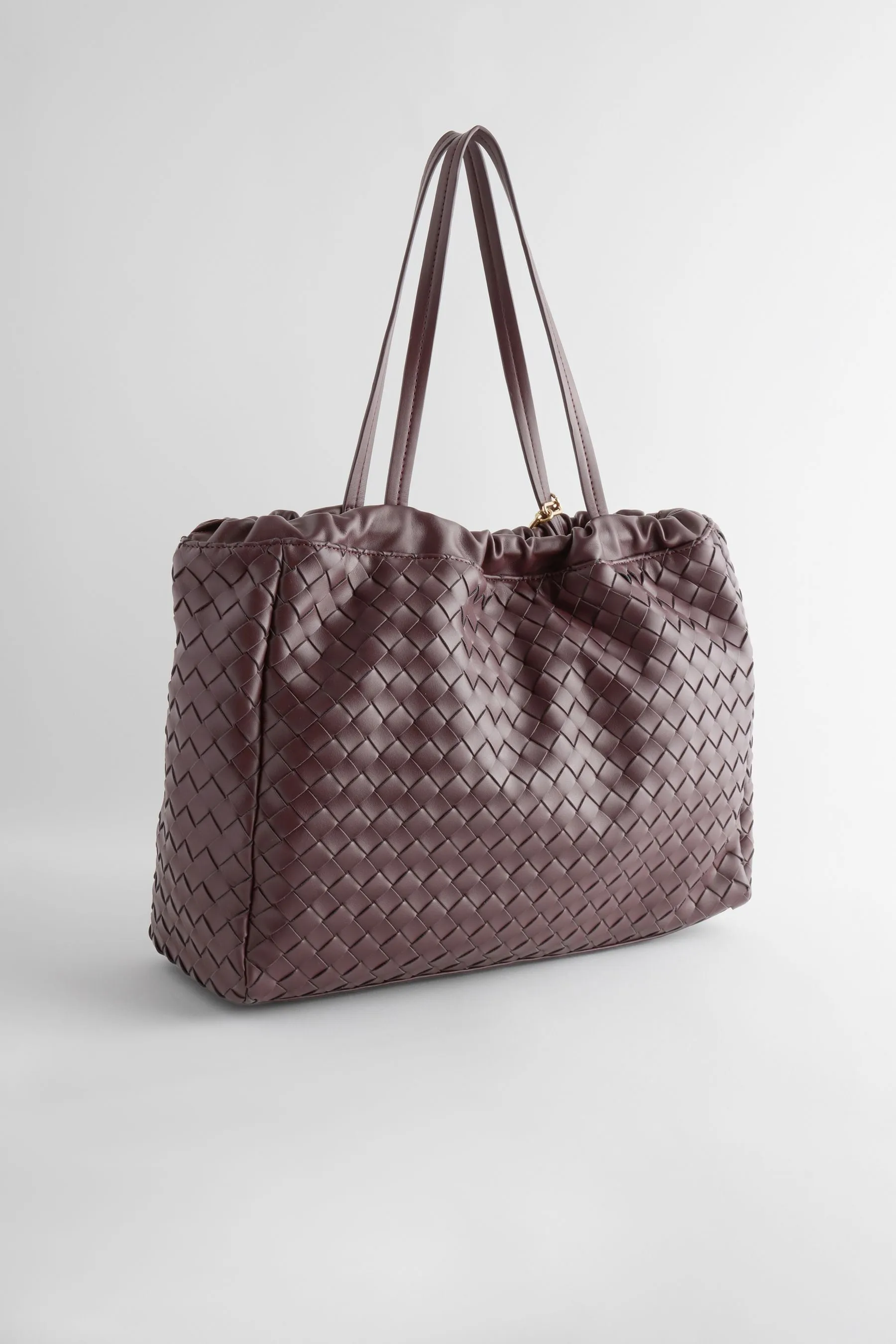 Borsa sulle spalle intrecciata con portachiavi a forma di spina
