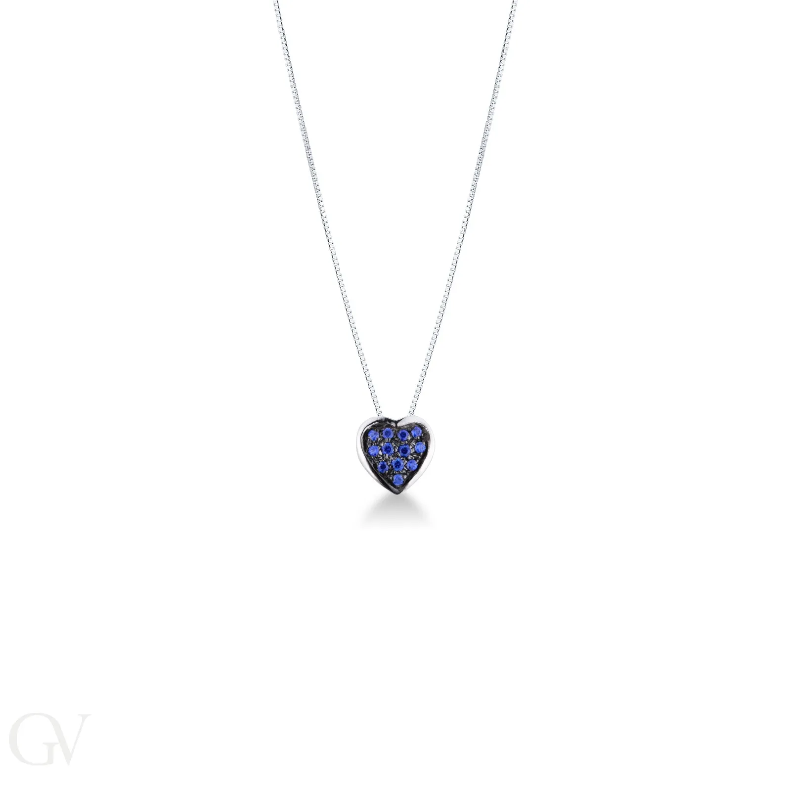 Collana in oro bianco 18k con pendente a cuore in zaffiri blu