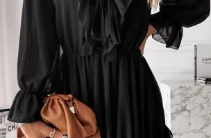 ELEGANTE ABITO CON SCOLLO A 