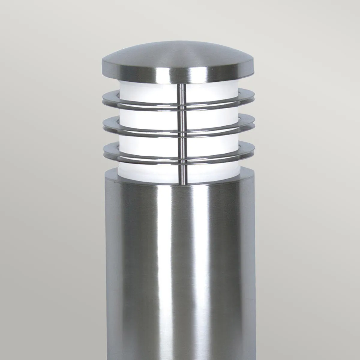 Elstead Lighting  Paletto luminoso basso da esterno corpo in acciaio e diffusore in vetro opalino Sandbanks - 40W