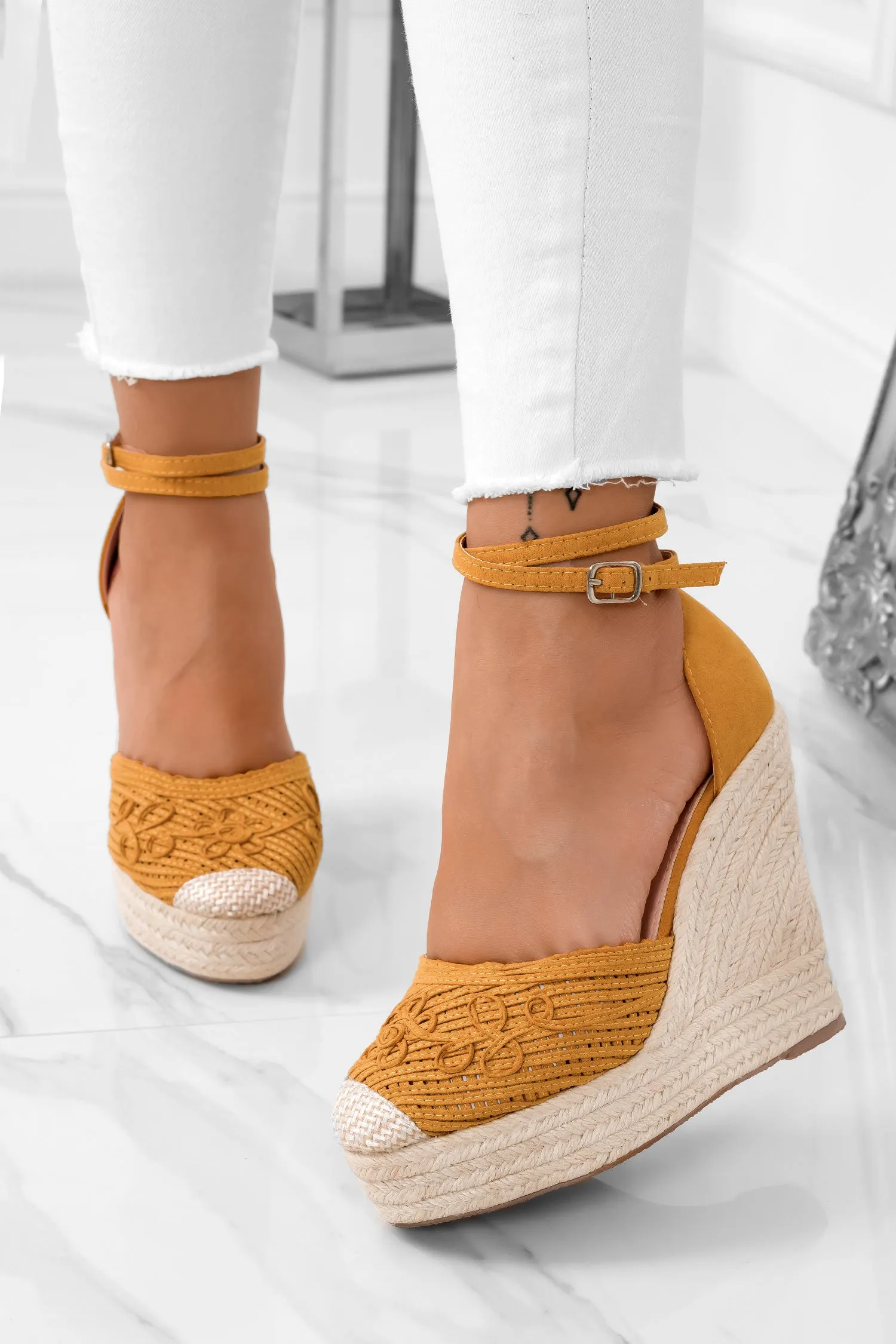 Espadrilles gialle con zeppa in corda e ricamo