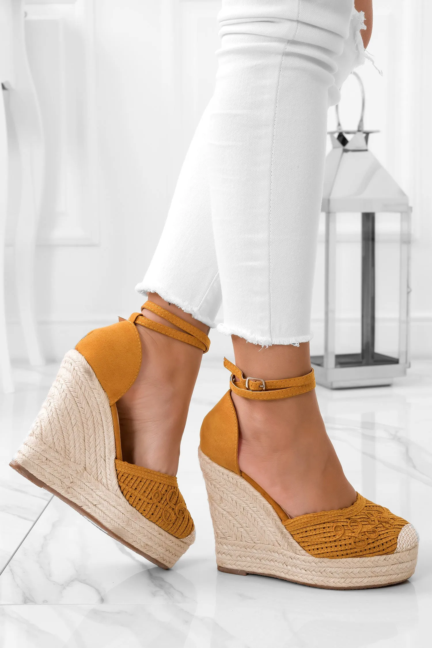 Espadrilles gialle con zeppa in corda e ricamo