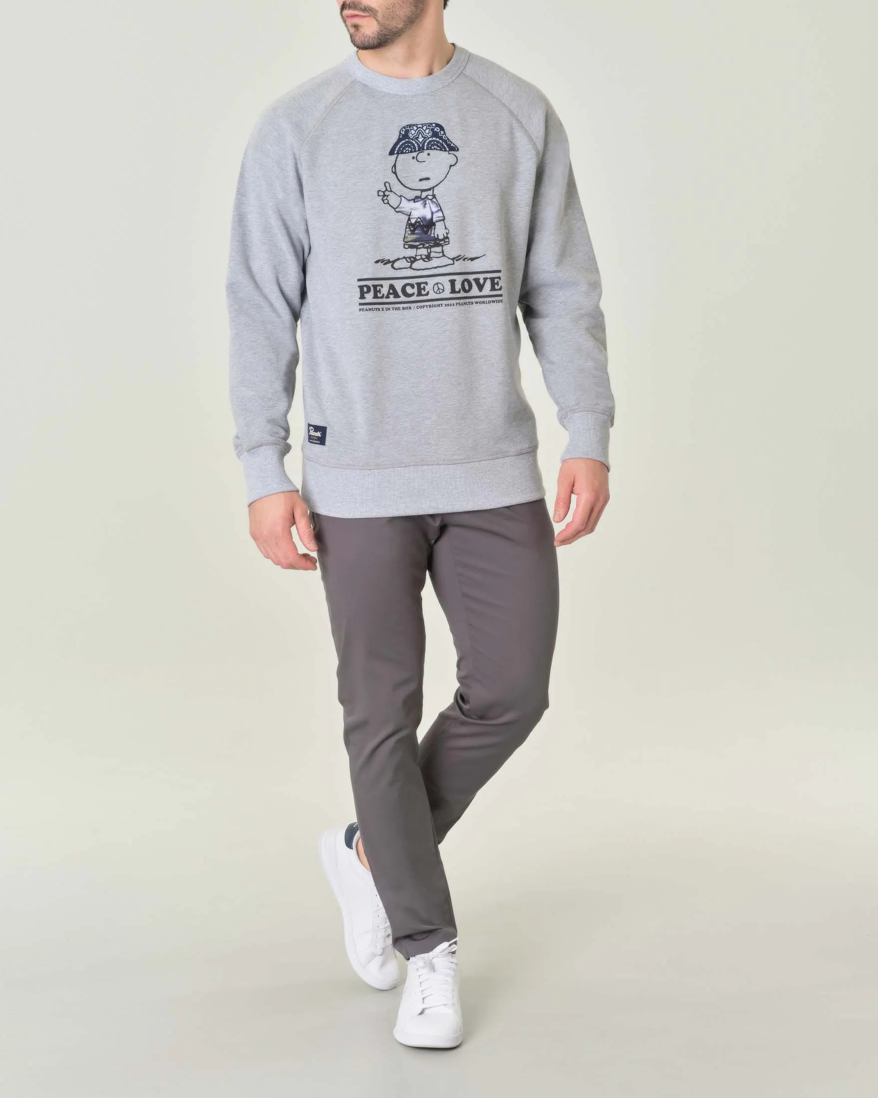 Felpa grigia girocollo con stampa Charlie Brown e manica raglan