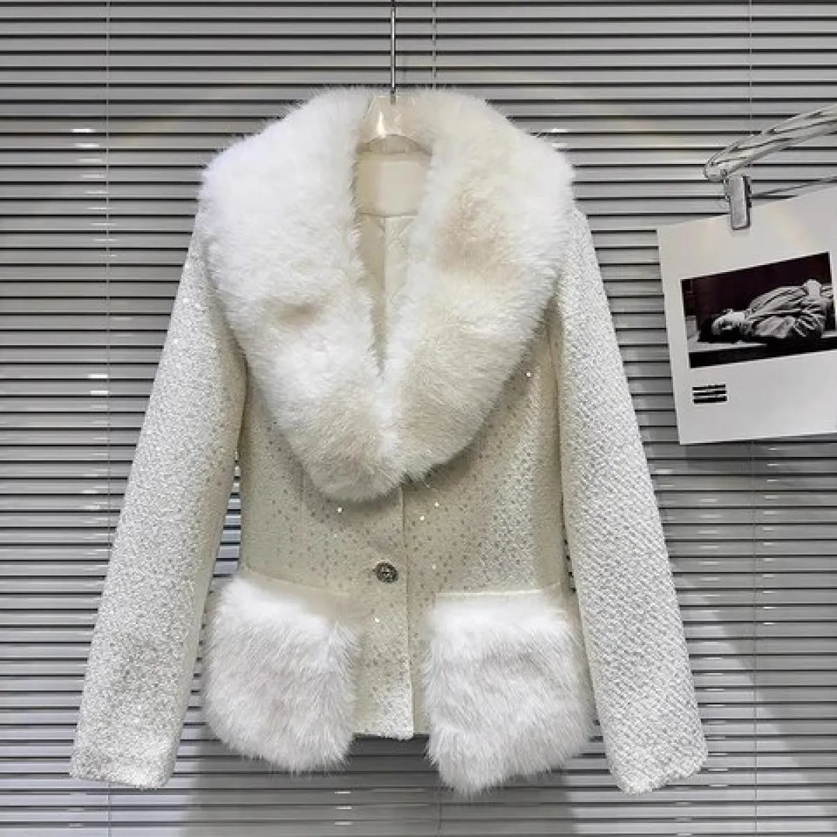 Giacca imbottita in tweed con paillettes con collo in pelliccia artificiale da donna di marca High Street New Fashion 2023