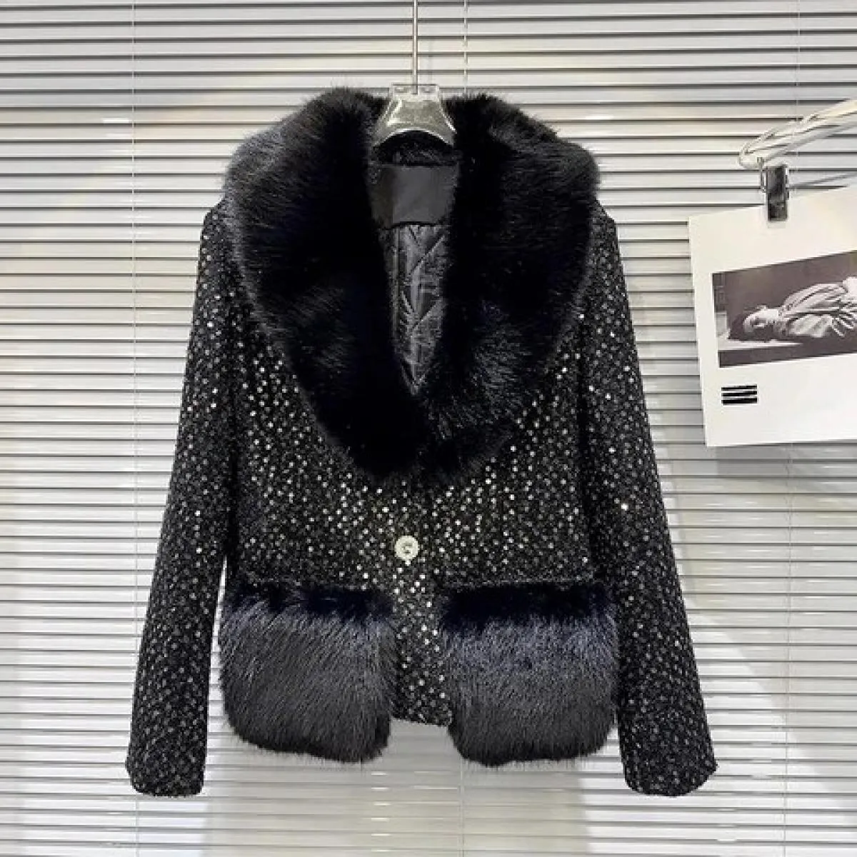Giacca imbottita in tweed con paillettes con collo in pelliccia artificiale da donna di marca High Street New Fashion 2023