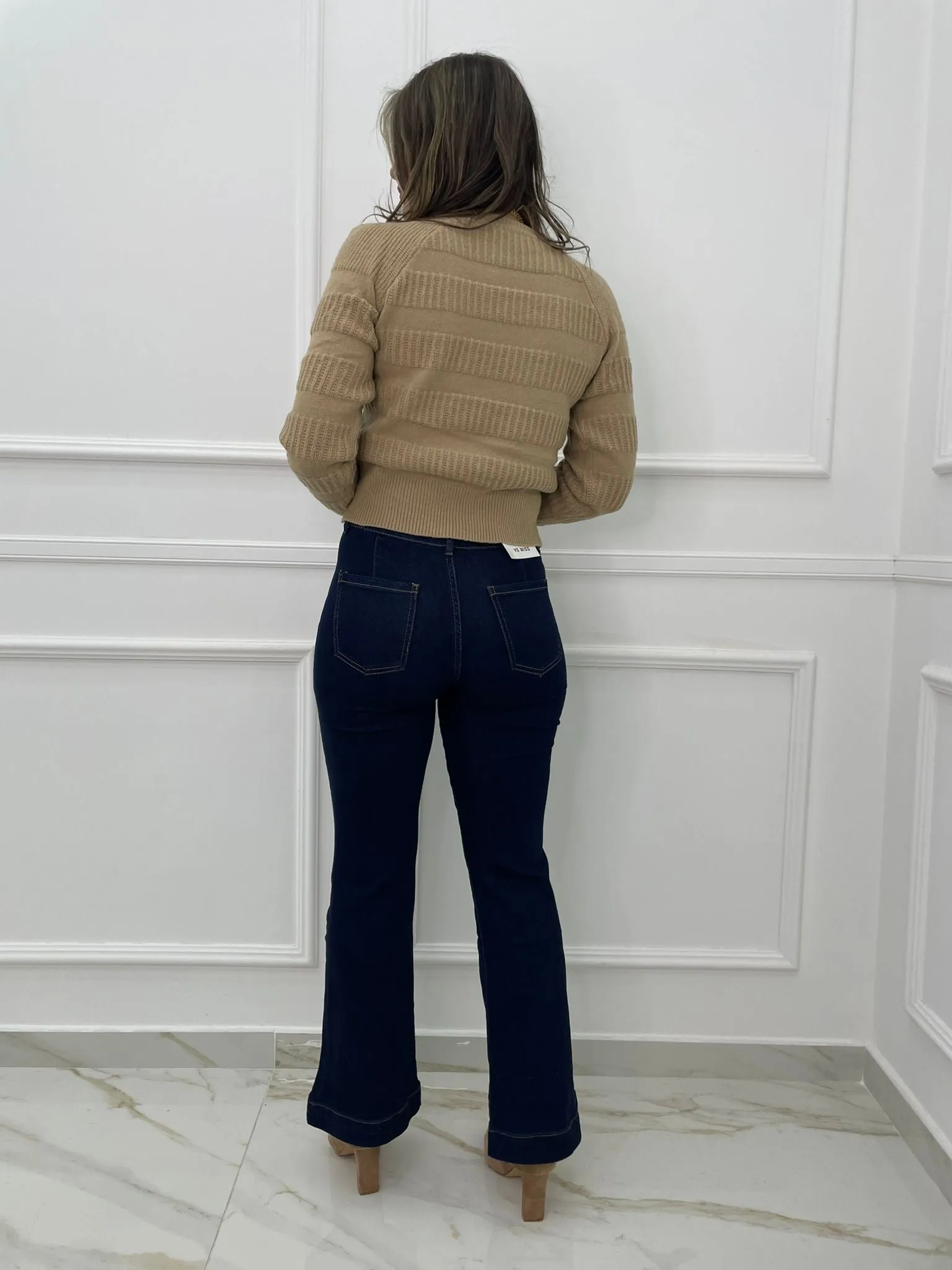 Jeans a zampa lavaggio scuro con taschini avanti
