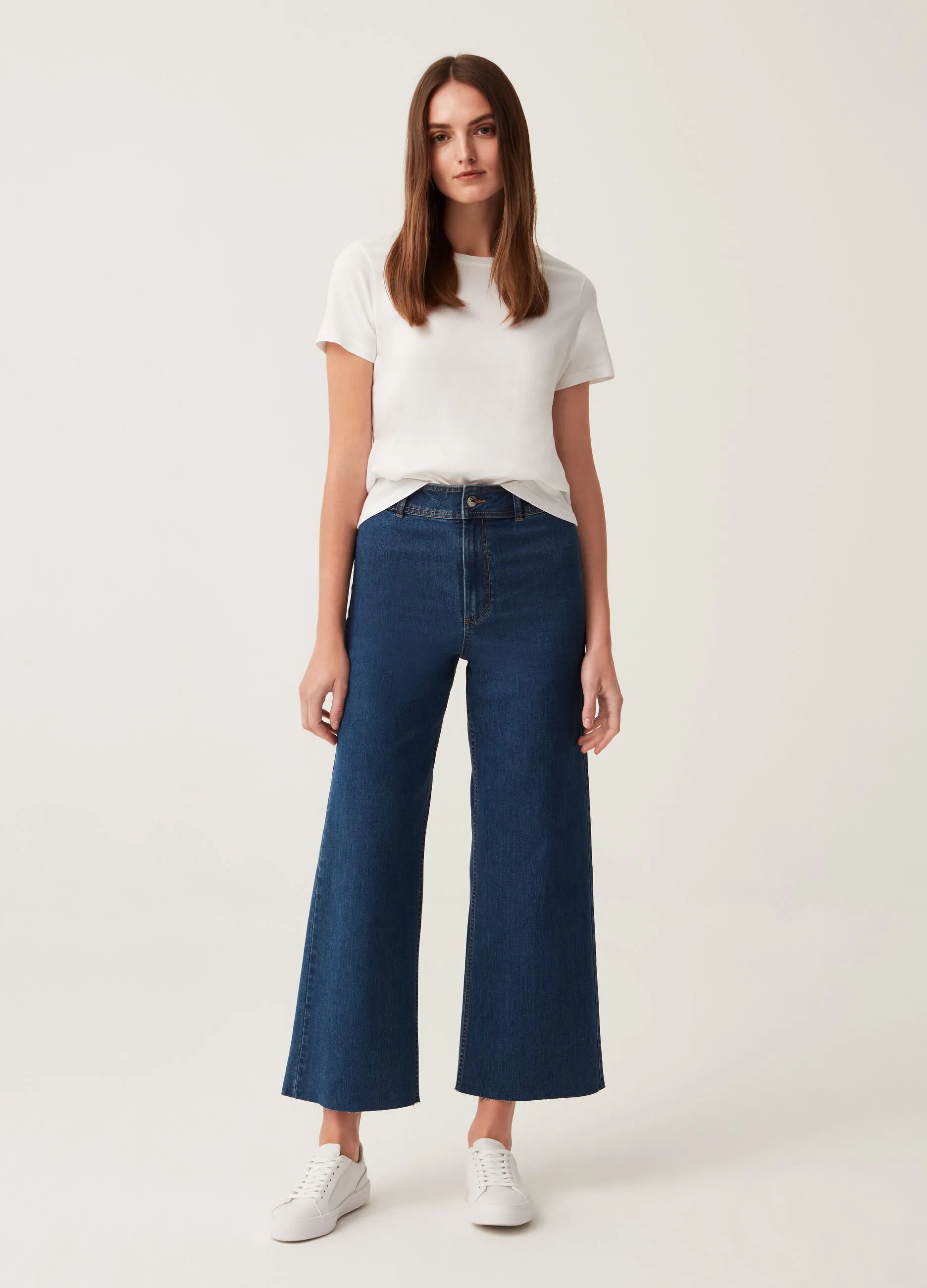 Jeans wide leg stretch con orlo a vivo