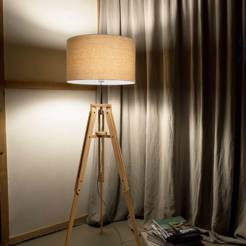Klimt lampada da terra in metallo e legno con paralume in PVC rivestito in tessuto 60W E27