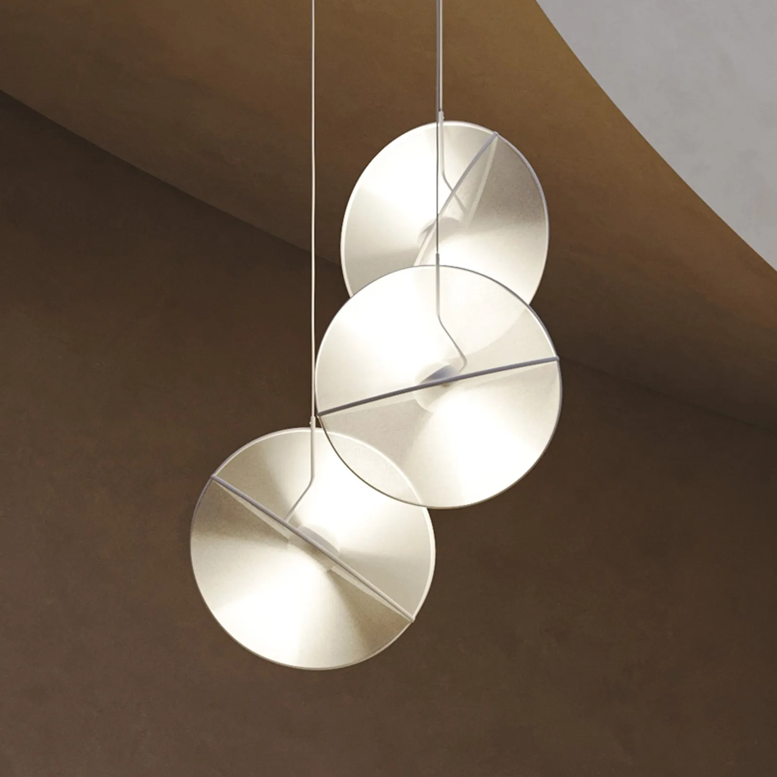 Lampada LED a sospensione Maytoni Reflex, paralume in tessuto, a 3 luci.