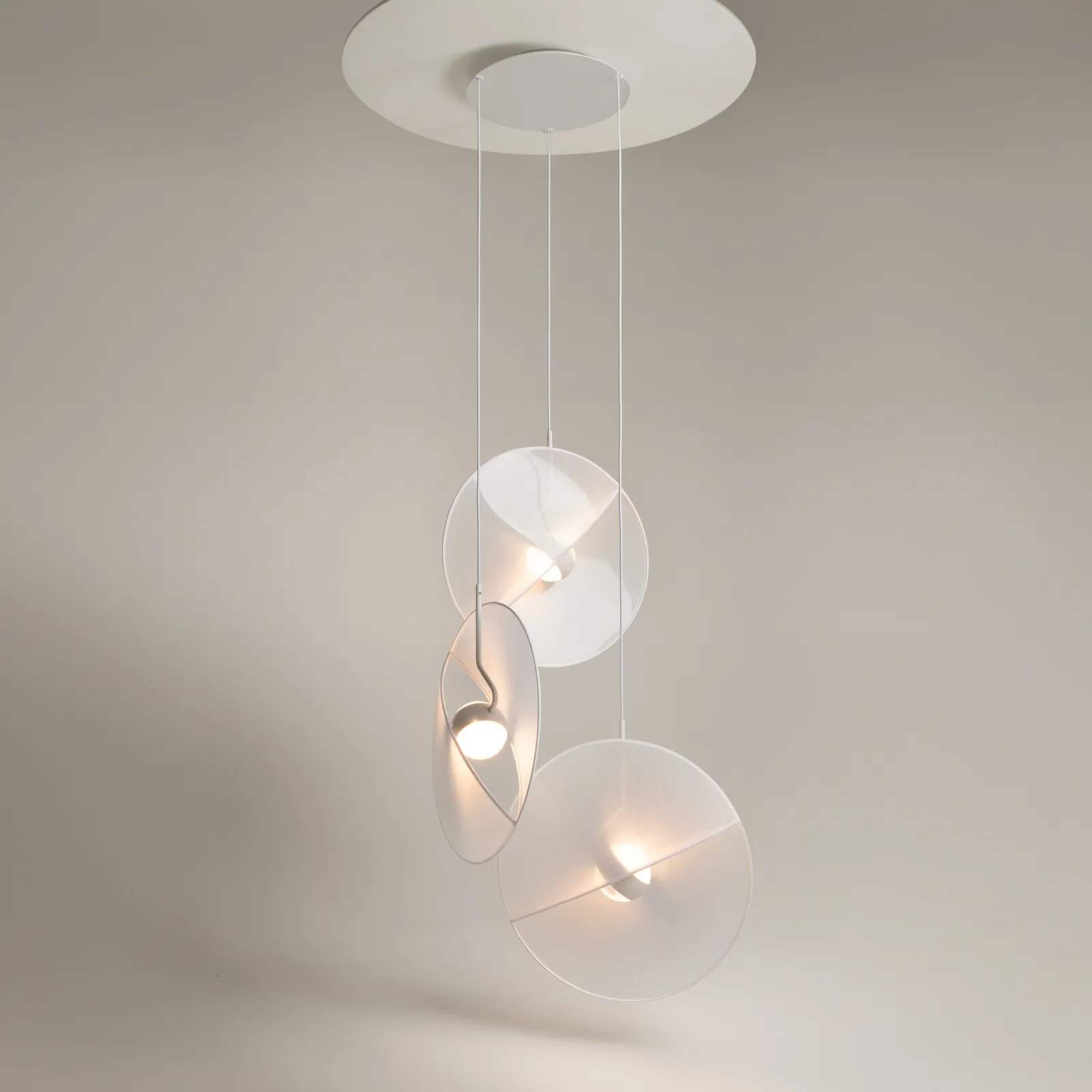 Lampada LED a sospensione Maytoni Reflex, paralume in tessuto, a 3 luci.