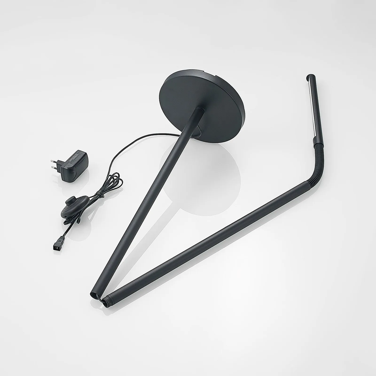 Lindby Romila piantana LED in nero