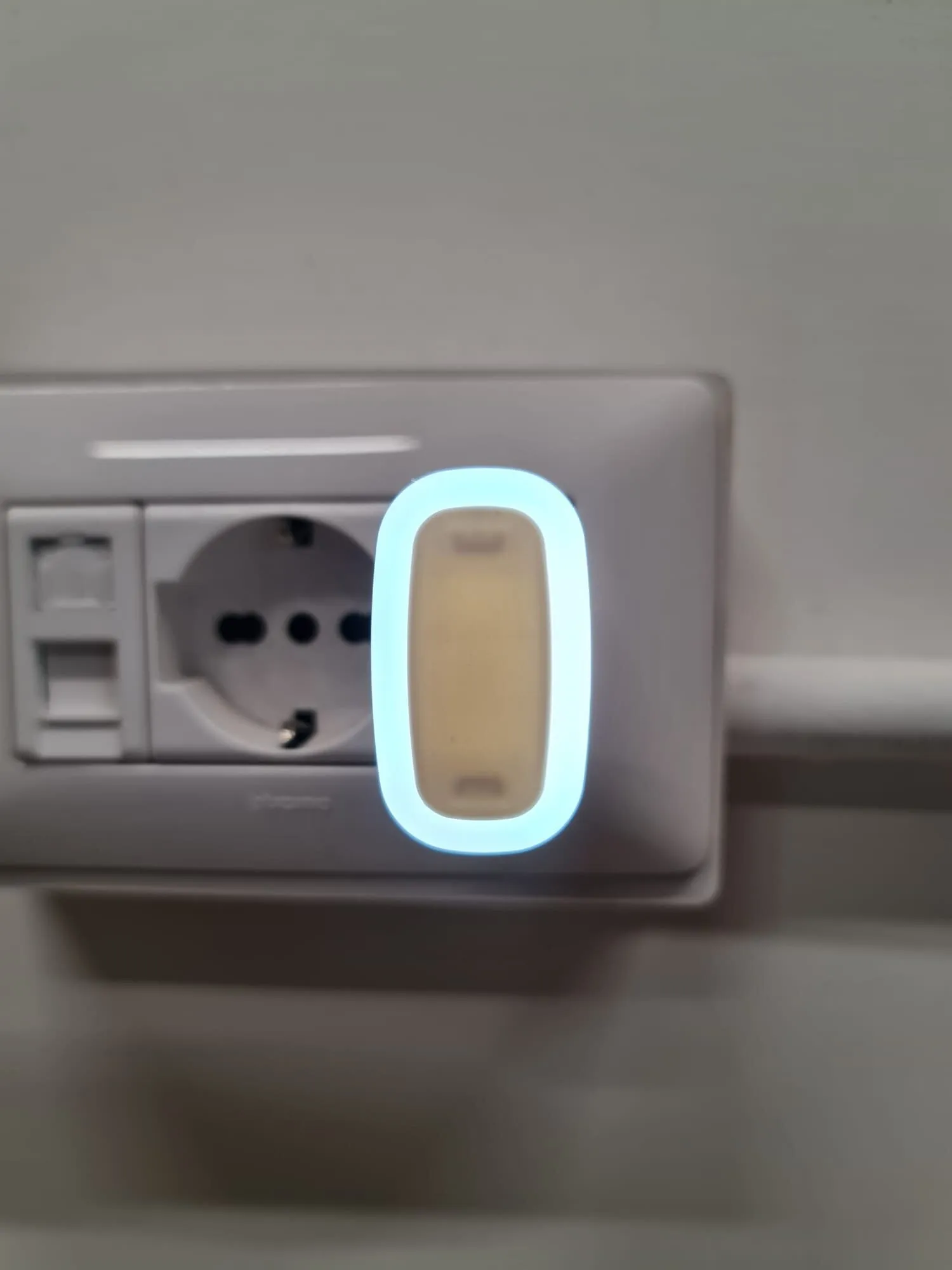 LinkLED Punto luce notturno a led, luce led da notte, led bianco con interruttore, luce notturna bambini