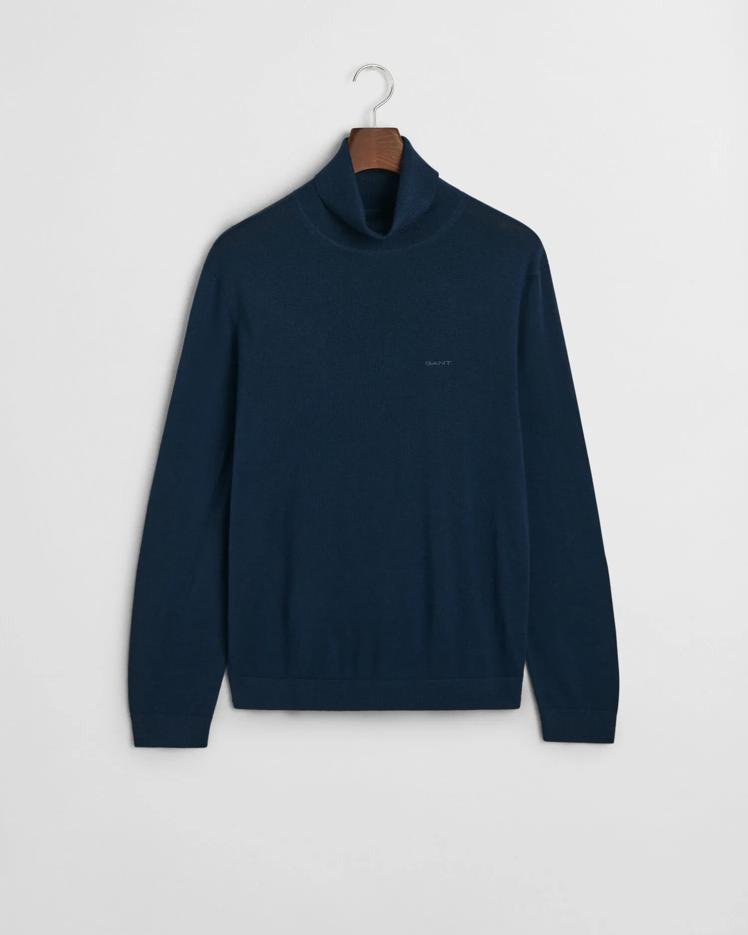 Maglia a collo alto in finissima lana merino    