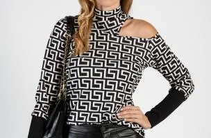 Maglietta elegante con stampa geometrica e scollo alto Venitya, nera