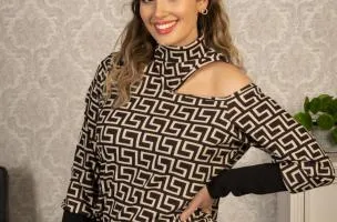 Mahglietta elegante con stampa geometrica e scollo Venitya, beige