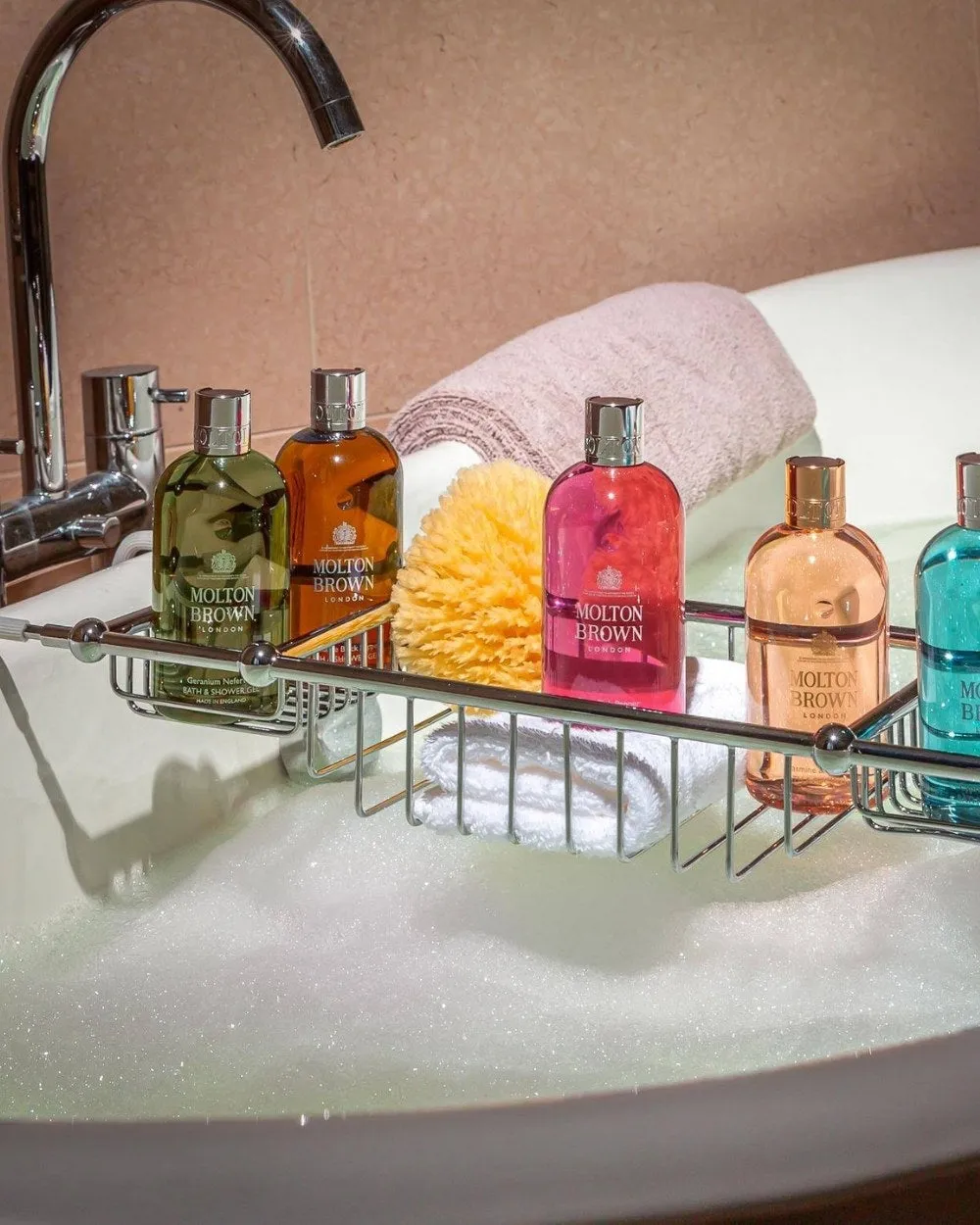 Mesmerising Oudh Accord & Gold Bath & Shower Gel