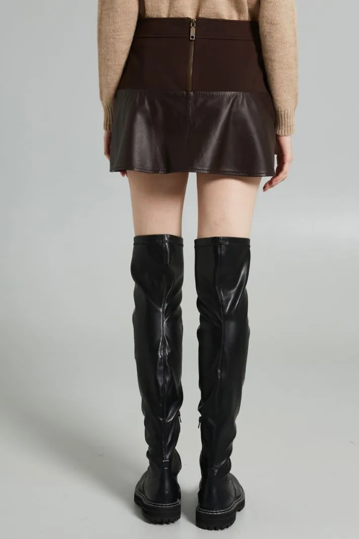 Minigonna in pelle e jersey
