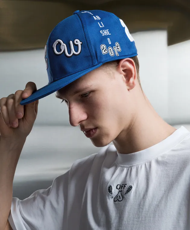 Off-White Cappellino blu con ricamo logo OMLB055S24FAB005