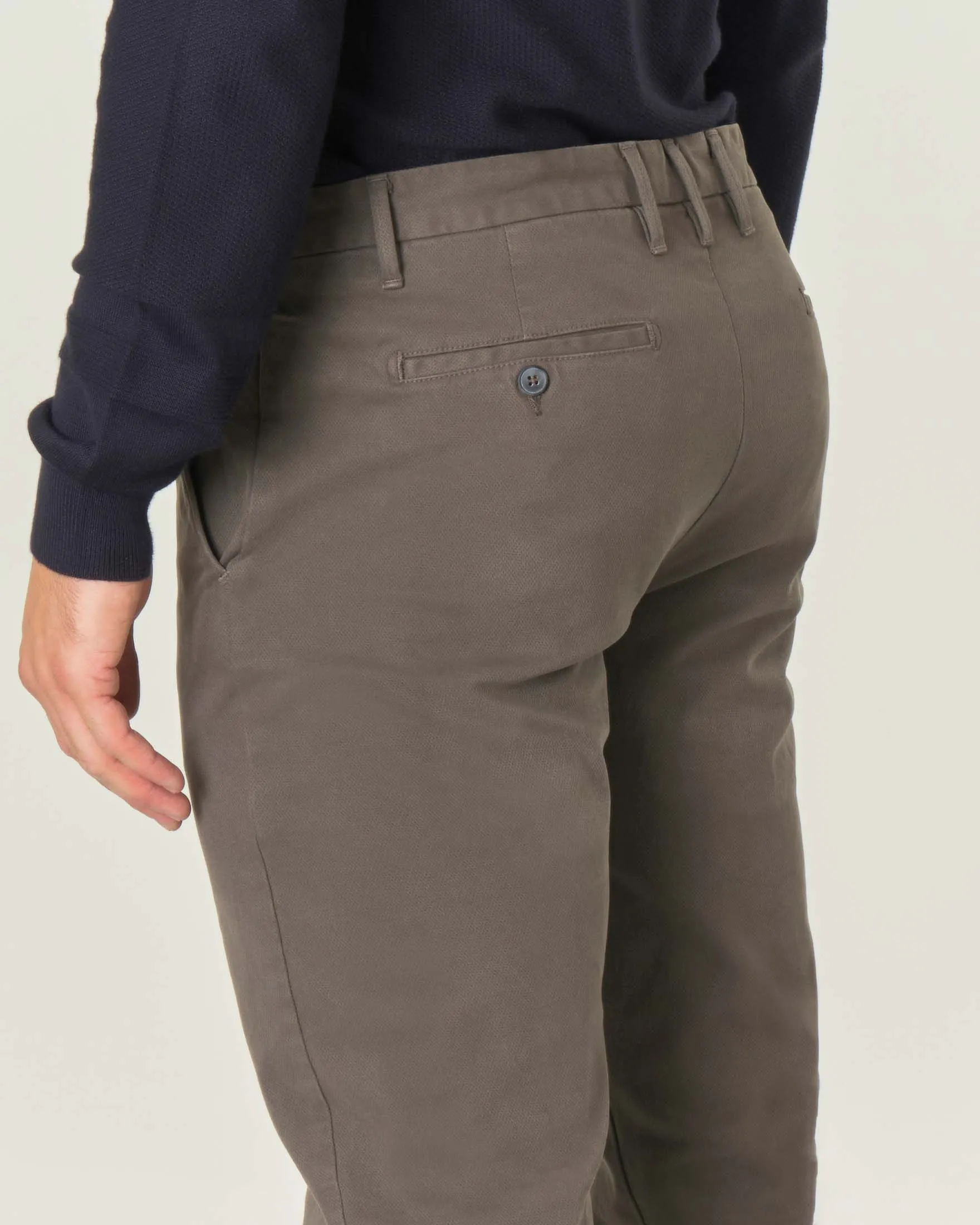 Pantalone chino fango in cotone stretch micro armatura