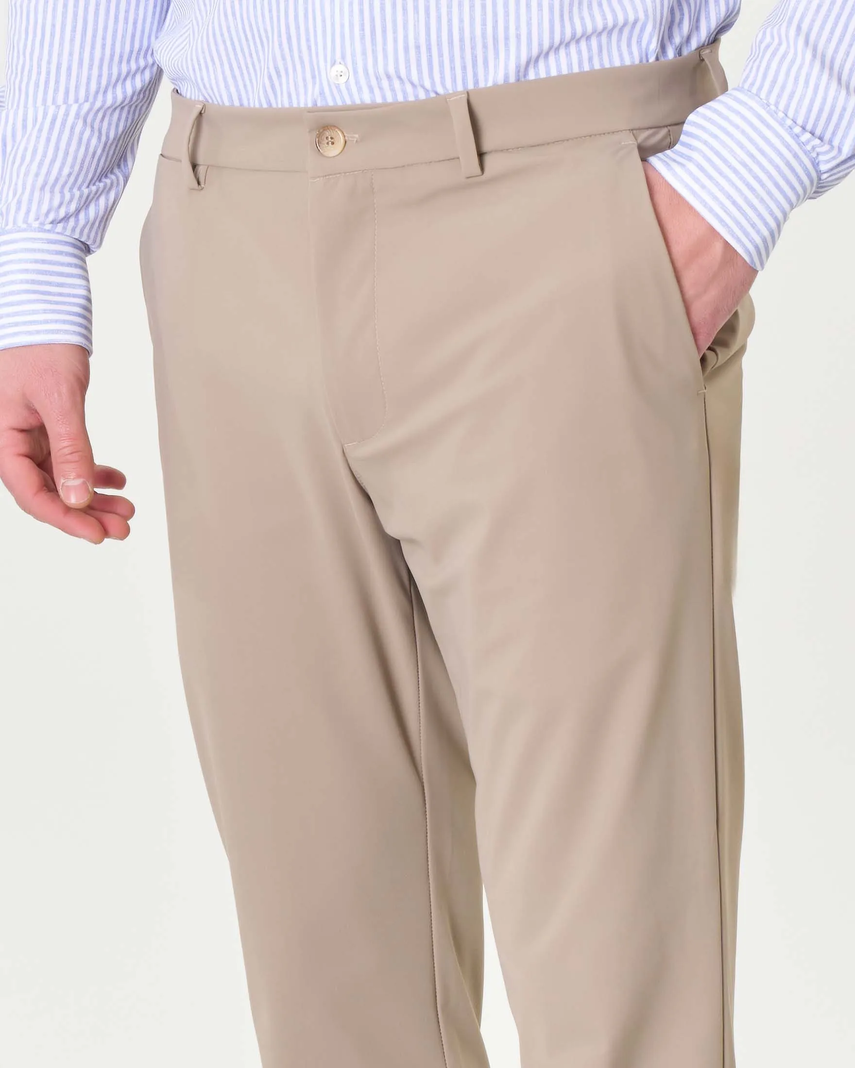 Pantaloni chino slim beige in tessuto tecnico stretch