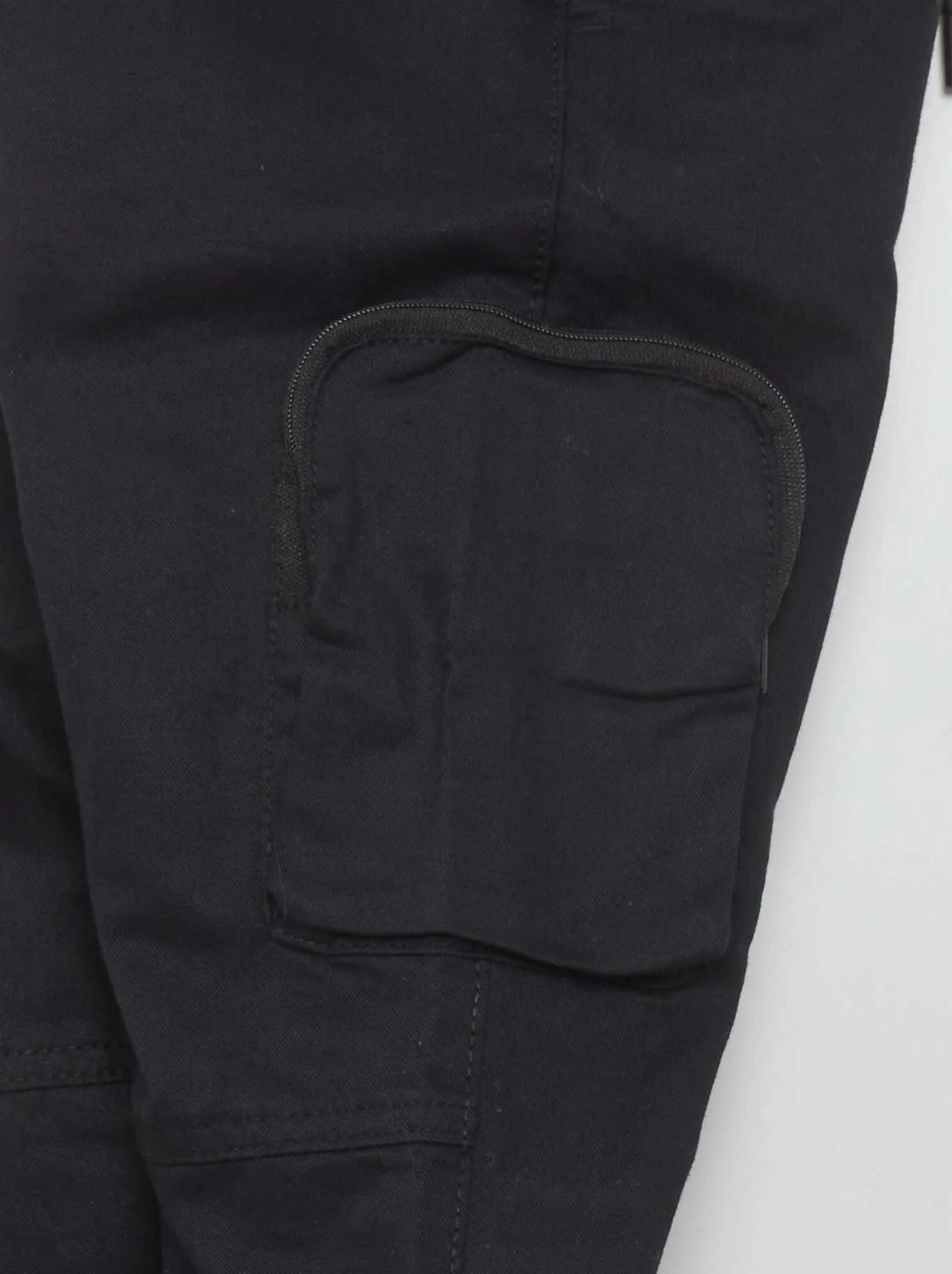 Pantaloni con tasche laterali - nero