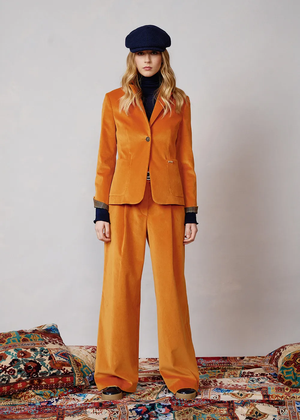 Pantaloni di velluto plissettati modello Luxara    