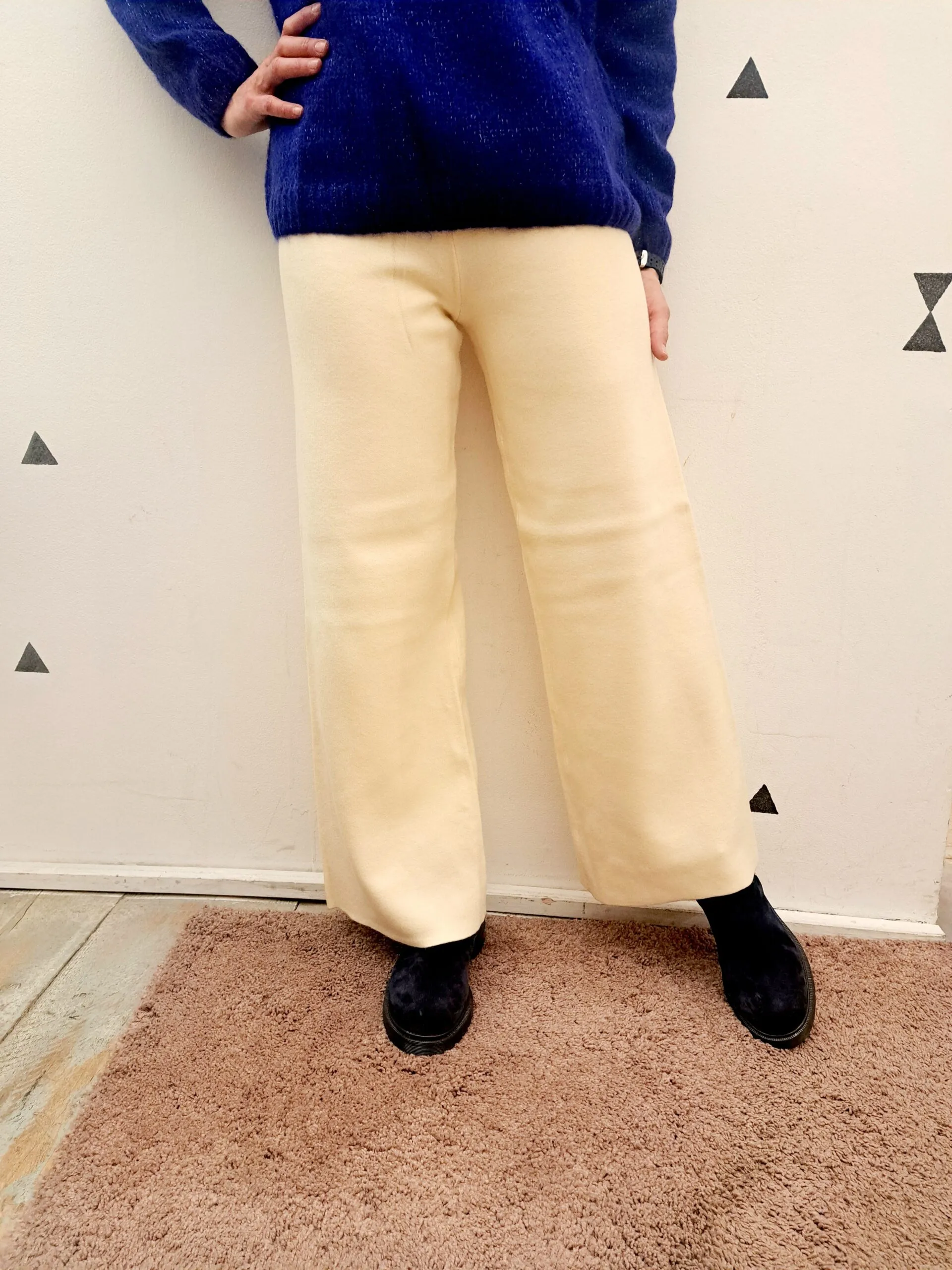 Pantaloni Larghi Maglia Panna Compania Fantastica