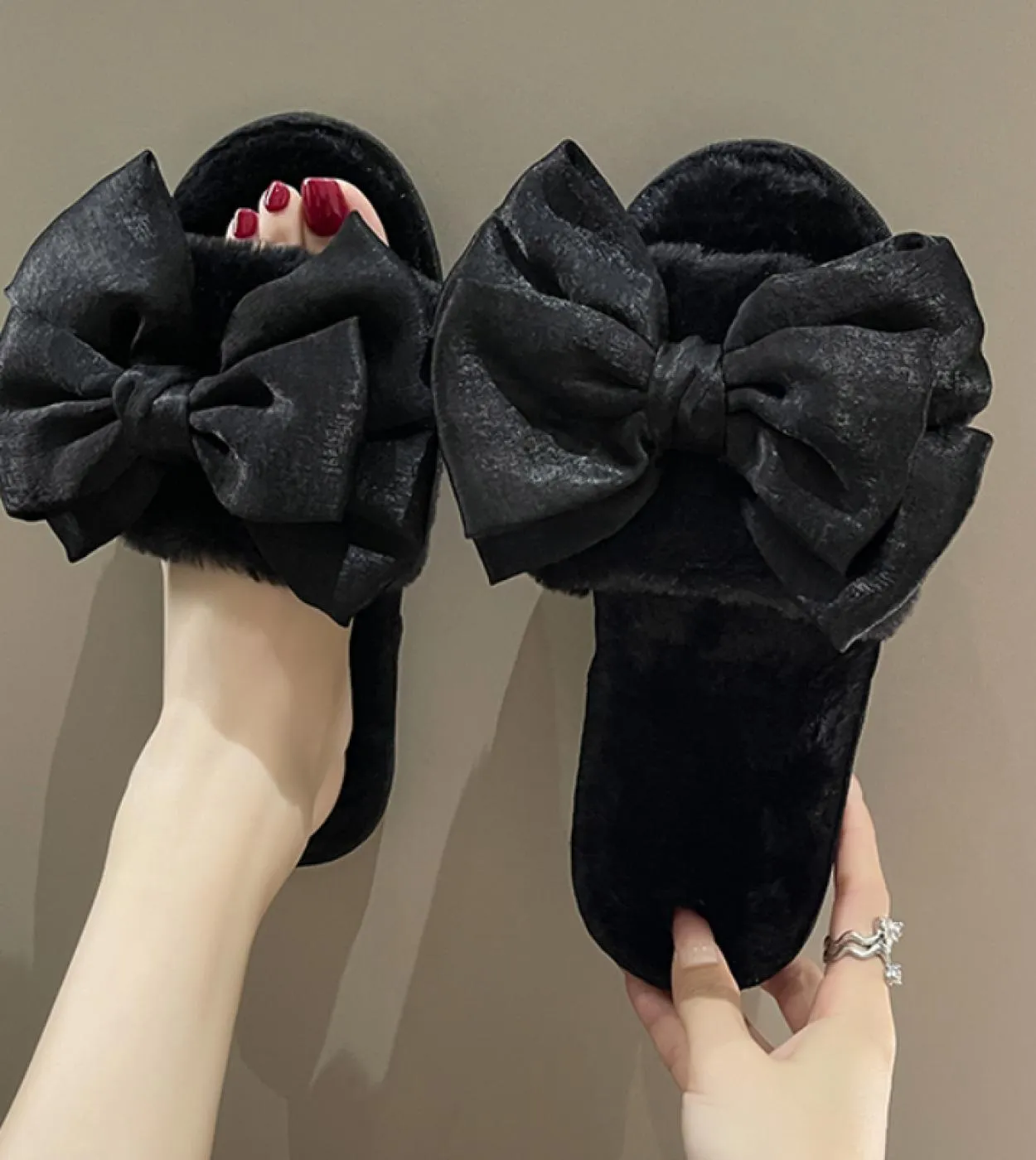 Pantofole da casa da donna con fiocco in pelliccia sintetica Moda scarpe calde Donna Slip On Flats Diapositive femminili Nero Ro