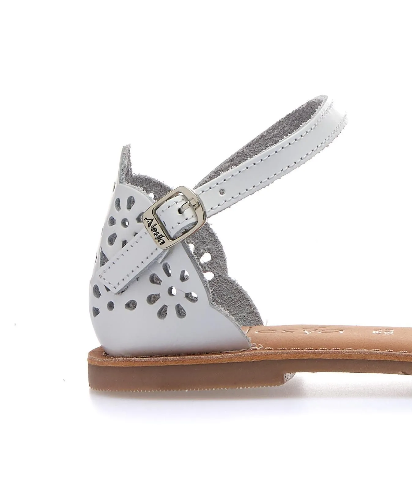 Sandali bianchi bassi in pelle con cinturino