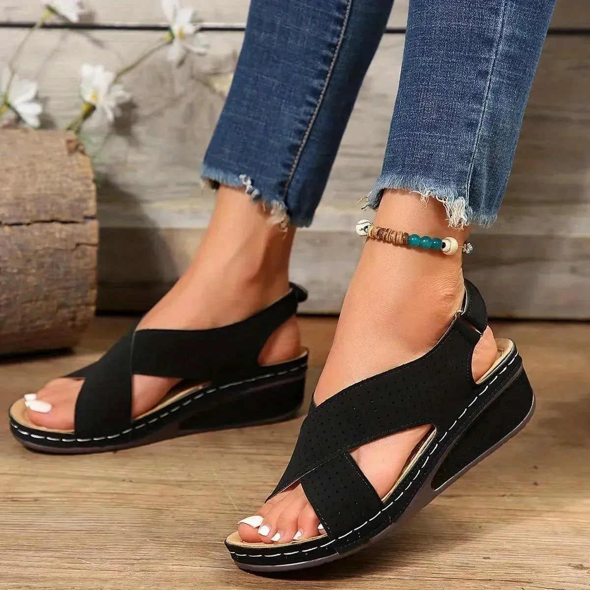Sandali con zeppa traforata da donna, cinturino incrociato, scarpe con gancio in tinta unita, comode scarpe con plateau e suppor