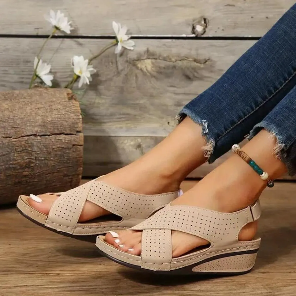 Sandali con zeppa traforata da donna, cinturino incrociato, scarpe con gancio in tinta unita, comode scarpe con plateau e suppor