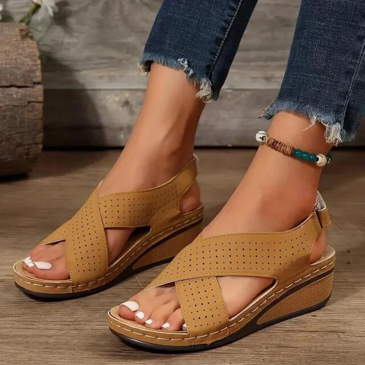 Sandali con zeppa traforata da donna, cinturino incrociato, scarpe con gancio in tinta unita, comode scarpe con plateau e suppor
