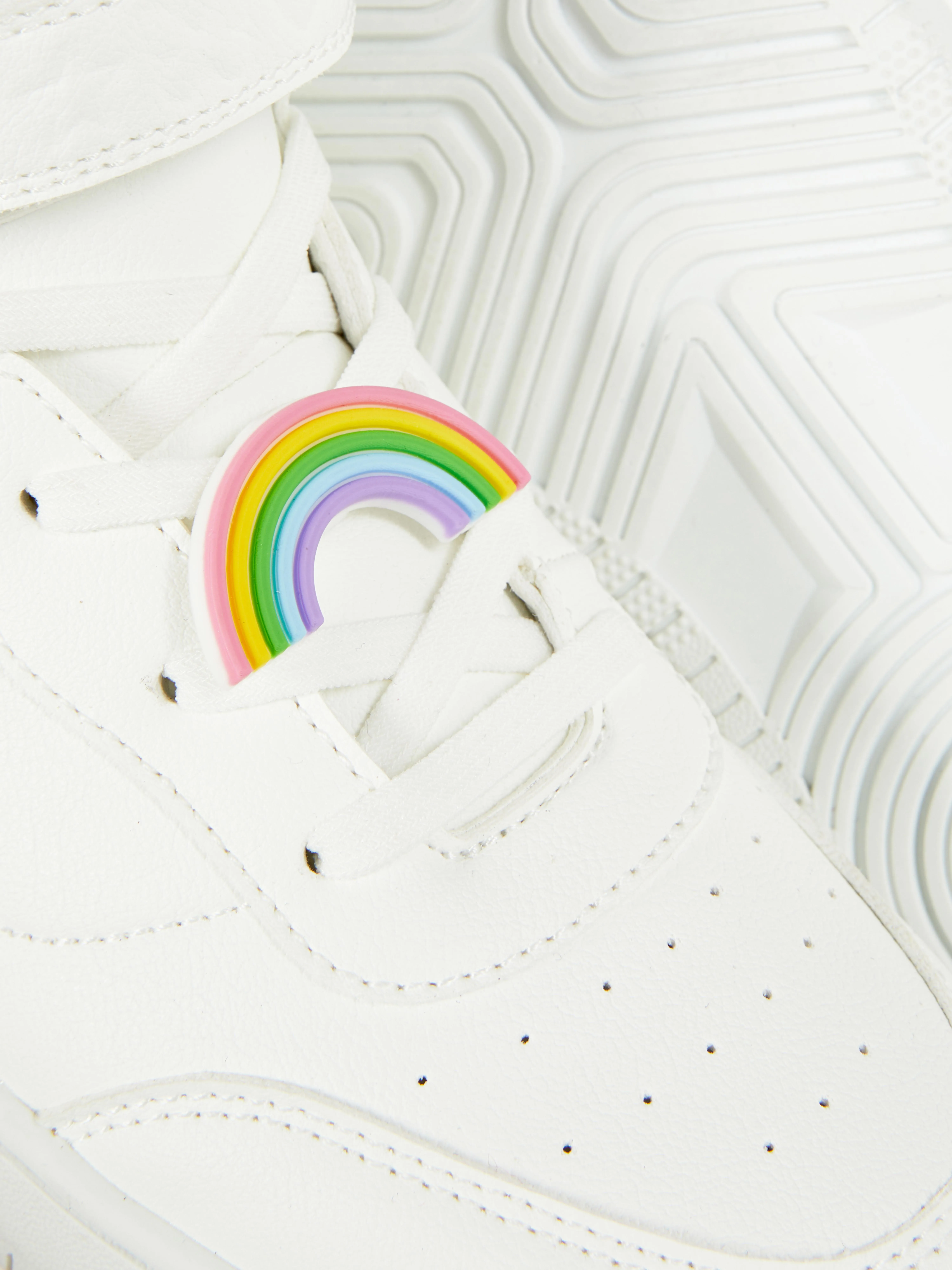 Scarpe da ginnastica alte ciondolo arcobaleno