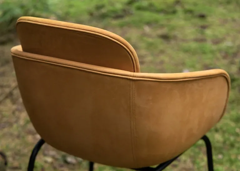 sedia con braccioli Chair no. One S2