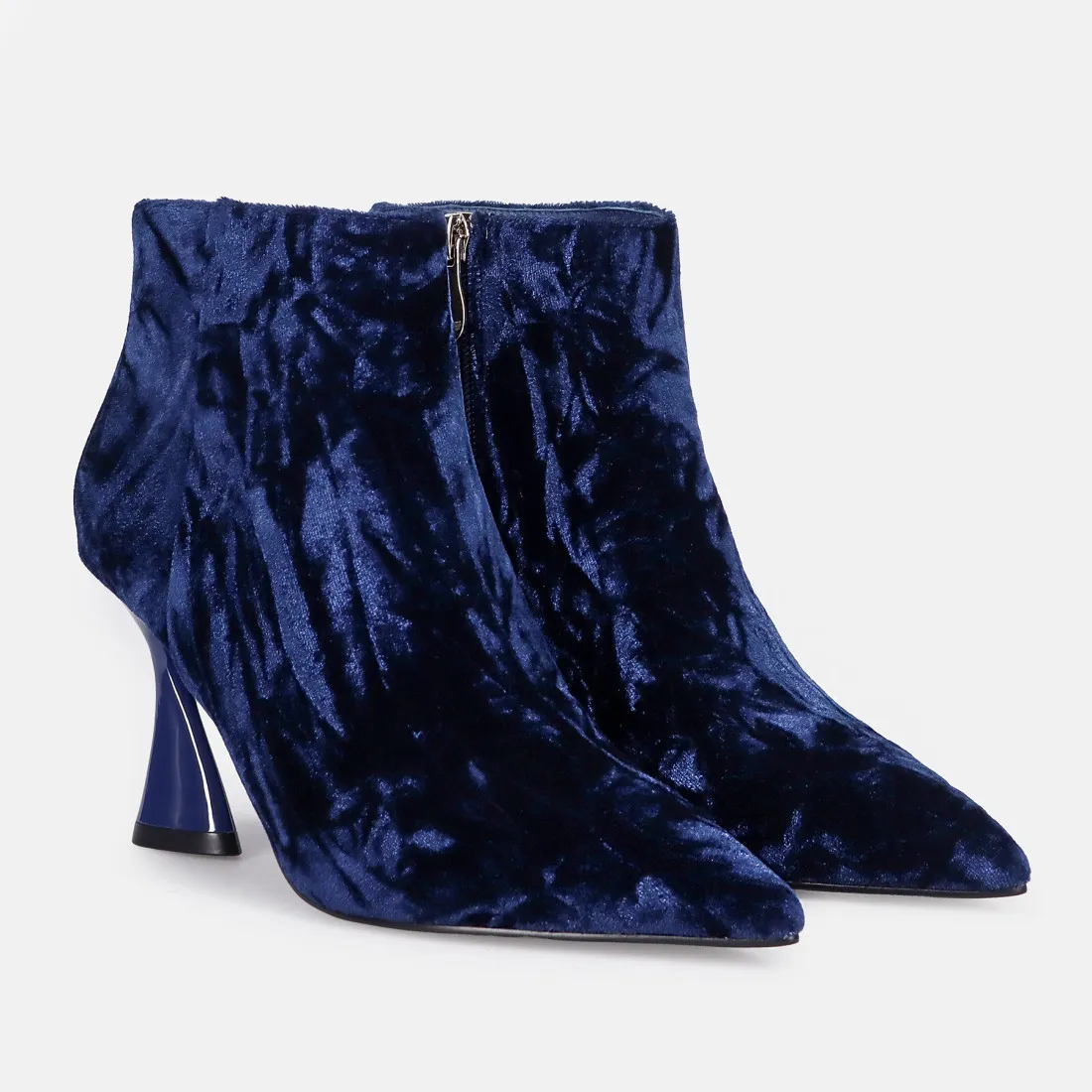 Stivaletto Jeannot in velluto blu con tacco di design