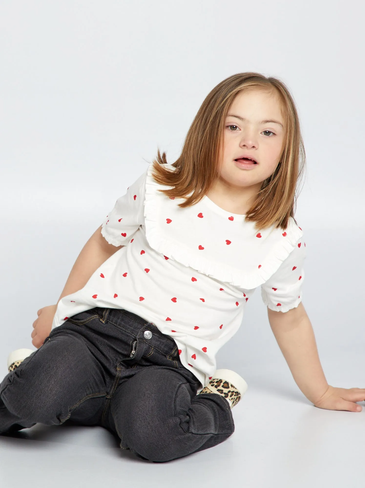 T-shirt adattiva con volant e motivo 'cuore' - BIANCO