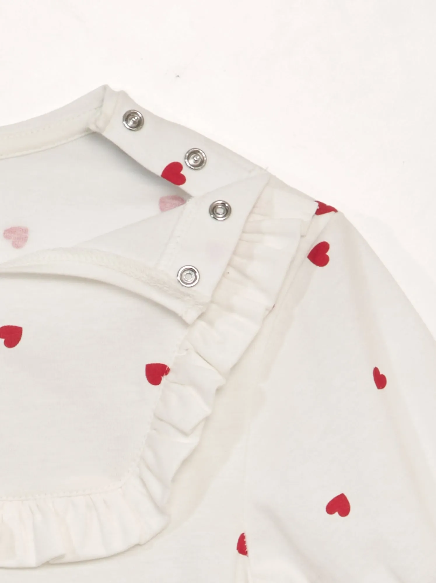 T-shirt adattiva con volant e motivo 'cuore' - BIANCO
