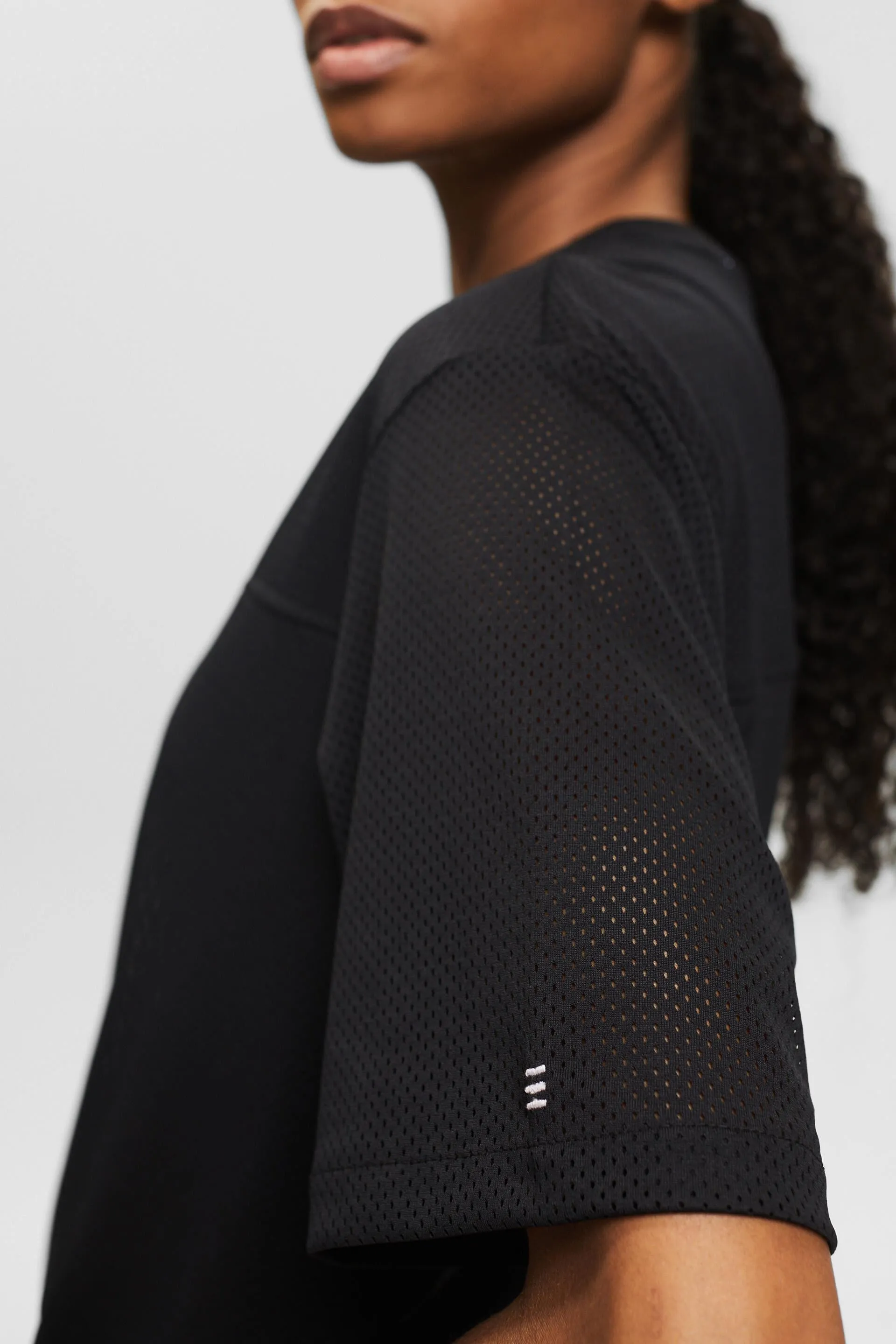 T-shirt con scollo a V in maglia aperta