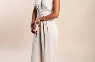 Tuta elegante senza maniche, colore beige