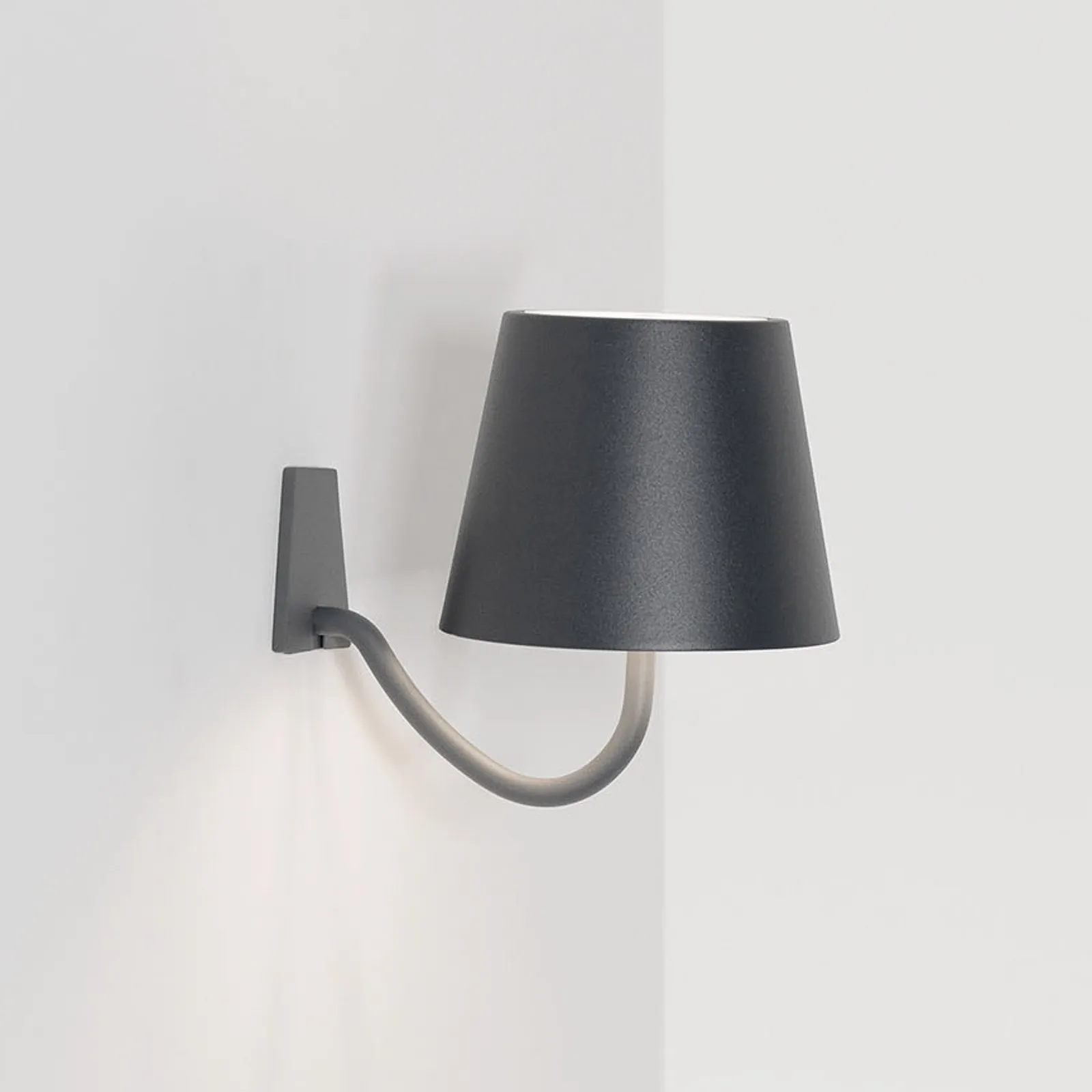 Zafferano Poldina applique accu IP54 grigio scuro